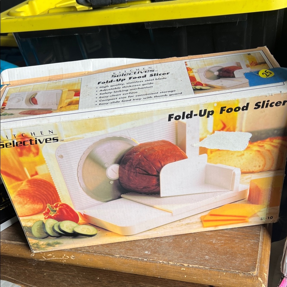 Selectives White Fold-Up Food Slicer